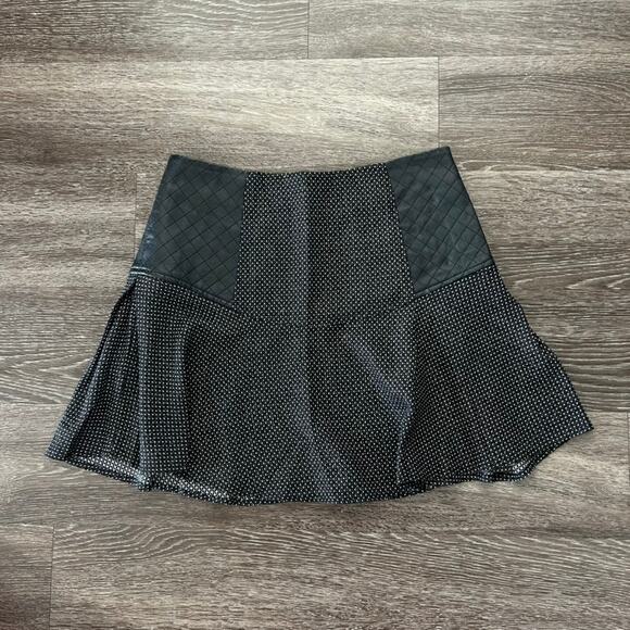 BCBGeneration Quilted Faux Leather Panel Mini Skirt Sz 8 Black White Flare VGUC - Picture 11 of 12